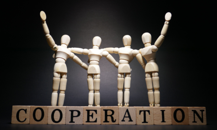 Usaha koperasi adalah organisasi ekonomi yang dijalankan oleh anggota