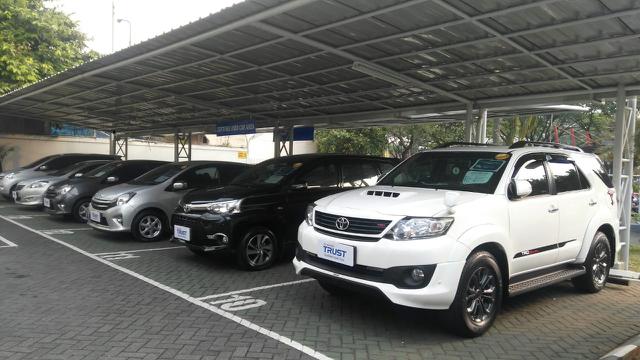 showroom mobil
