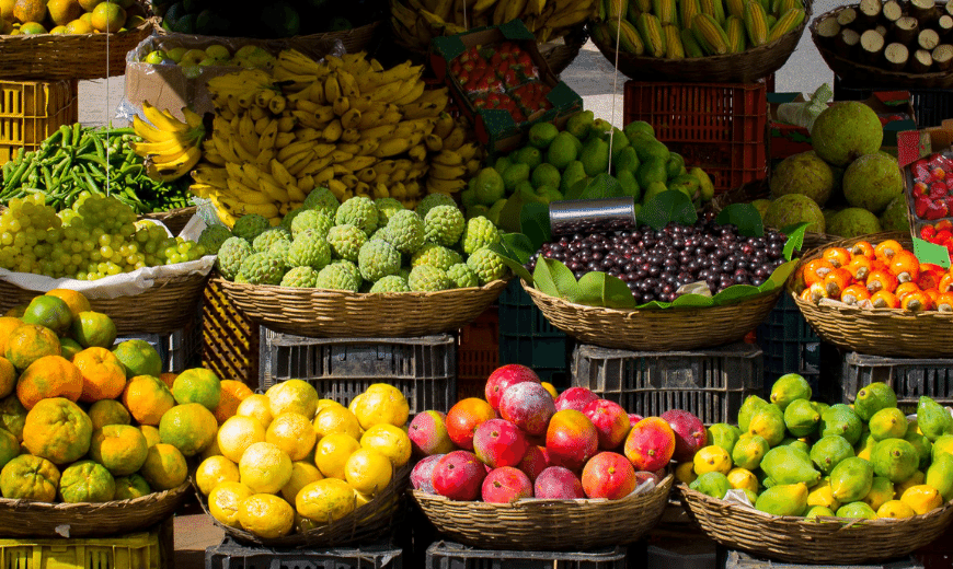 Penataan buah yang rapih dan menarik adalah bagian dari kesuksesan bisnis buah