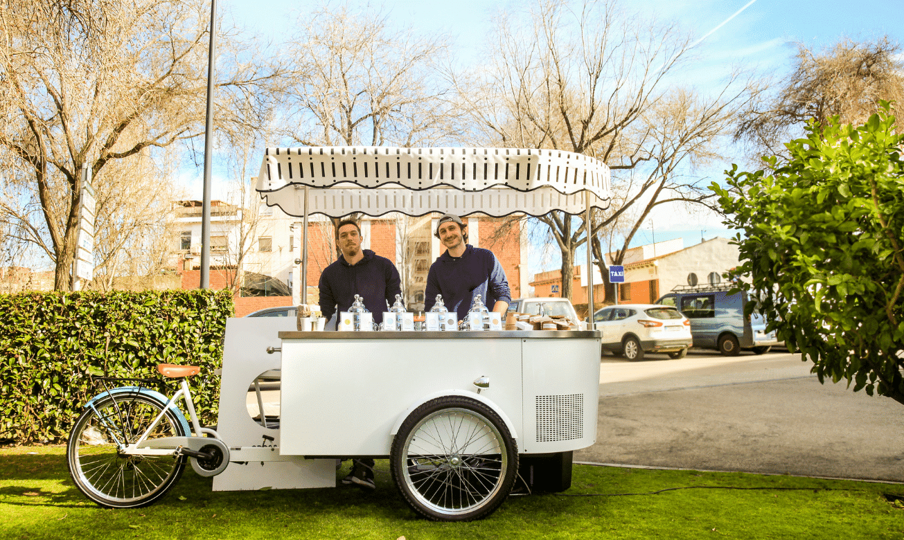 Kedai es krim penarik peminat pembeli
